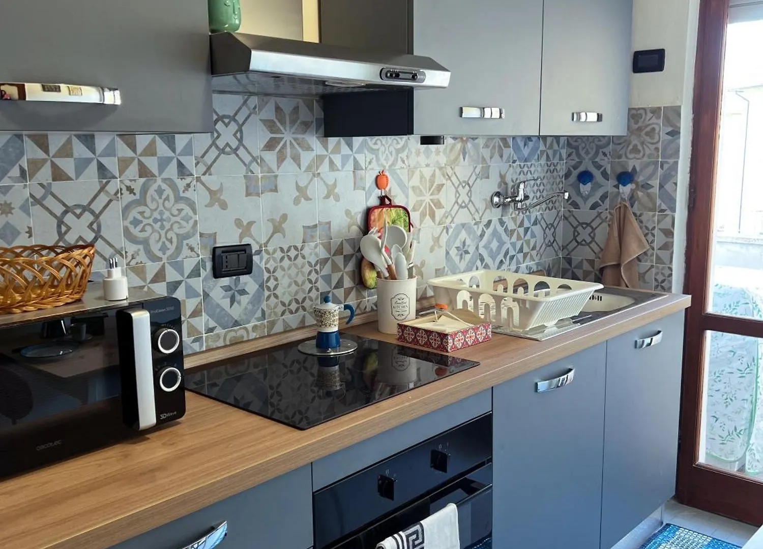 Apartamento Landi 9 - 2 Camere, 3 Balconi, Parcheggio, Zona Residenziale Pisa