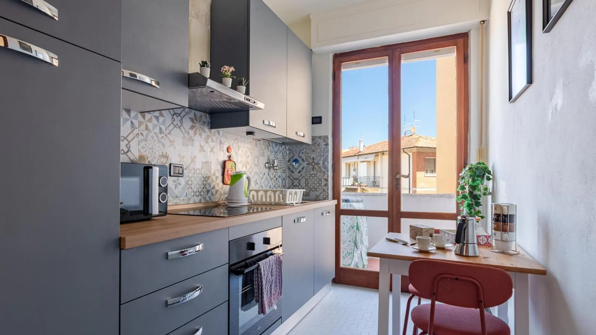 Landi 9 - 2 Camere, 3 Balconi, Parcheggio, Zona Residenziale Pisa
