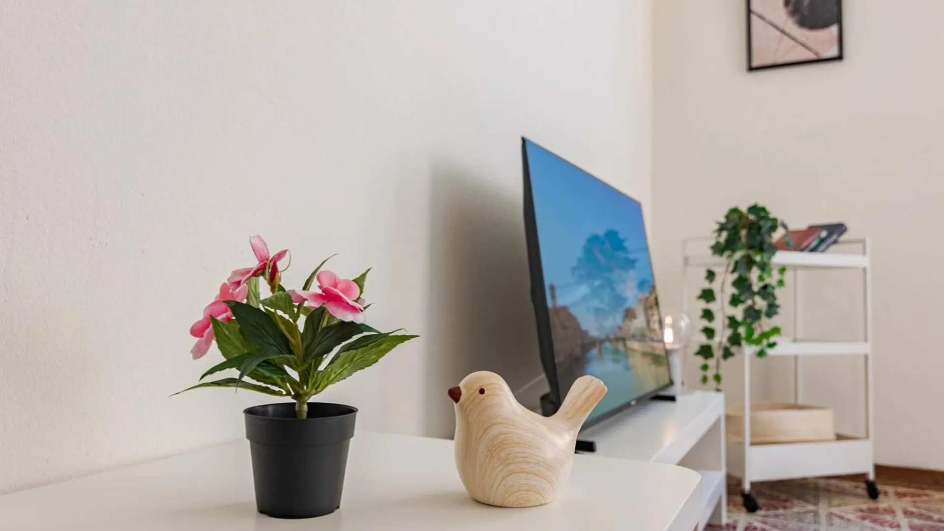 Landi 9 - 2 Camere, 3 Balconi, Parcheggio, Zona Residenziale Pisa