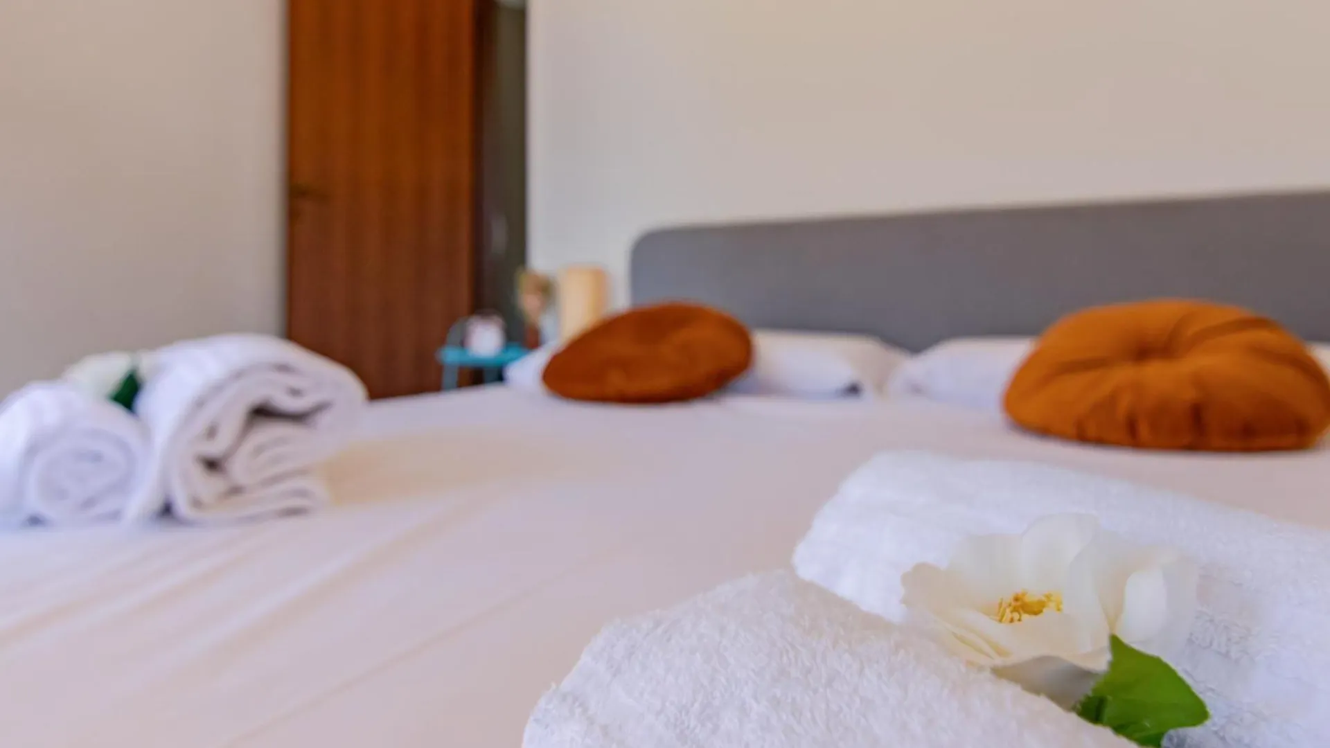 Apartamento Landi 9 - 2 Camere, 3 Balconi, Parcheggio, Zona Residenziale Pisa